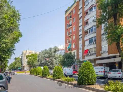 Piso en calle de Embajadores