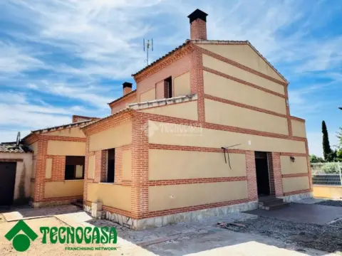 Casa pareada en Layos