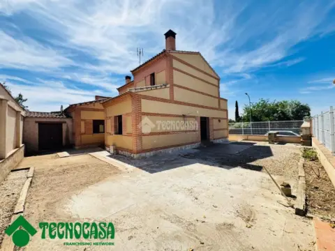Casa pareada en Layos