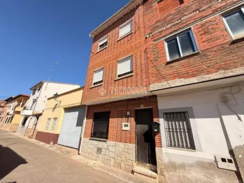 Casa adosada en Navalcán