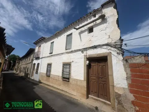 Casa adosada en Piedrabuena