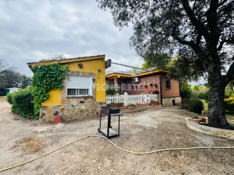 Casa unifamiliar en calle de Las Acacias