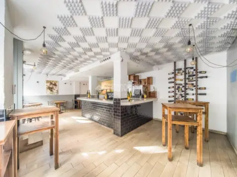 Local comercial en calle de Pradillo