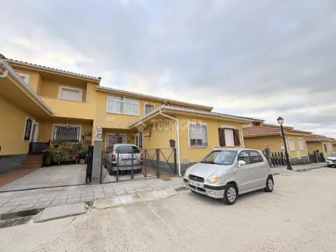 Casa adosada en Velada