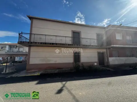 Casa pareada en calle de Cervantes