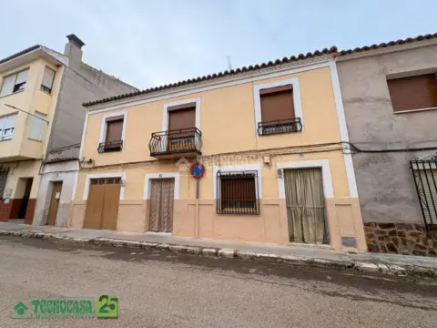 Casa adosada en calle de los Mareles