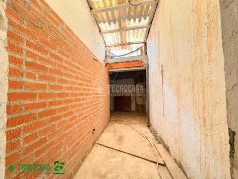 Casa adosada en calle de los Mareles