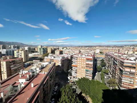 Piso en Santa Paula-La Paz-Los Guindos-Parque Mediterráneo