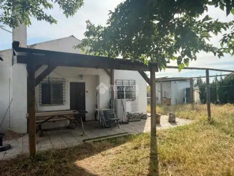 Casa rústica en calle Urb. los Olivares C- Pastora 5