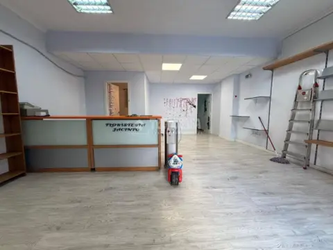Local comercial en calle Sondalezas