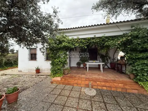 Casa rústica en calle Eucaliptos