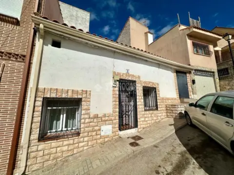Casa adosada en Los Santos de la Humosa