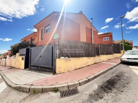 Casa pareada en Loeches