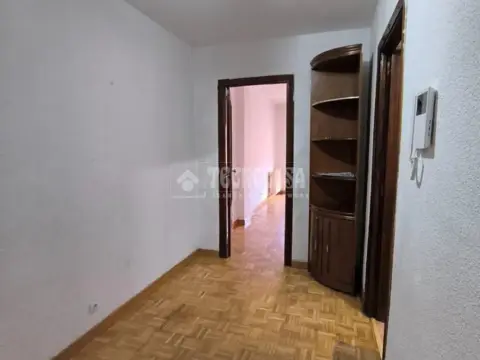 Piso en San Isidro, Estación