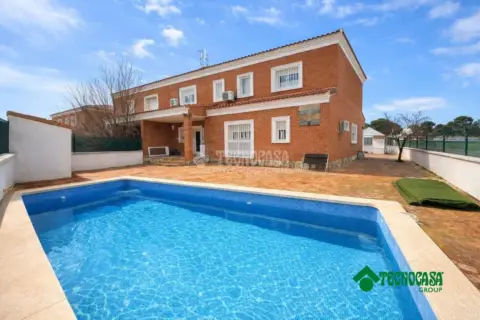 Casa pareada en Barcience