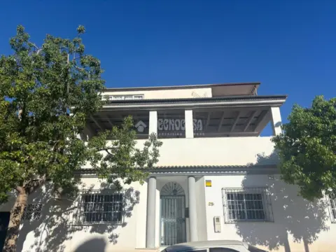 Casa pareada en calle Galaxia