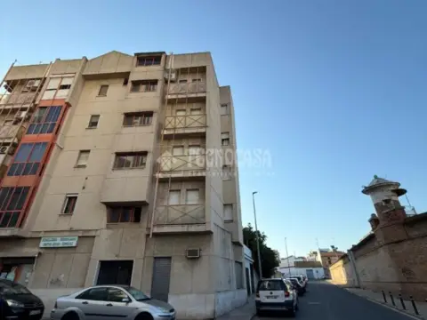 Casa unifamiliar en Nuevo Parque-Los Rosales-Tráfico Pesado