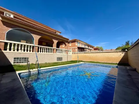 Casa pareada en Alovera