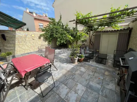 Casa pareada en calle de la Virgen de la Paloma