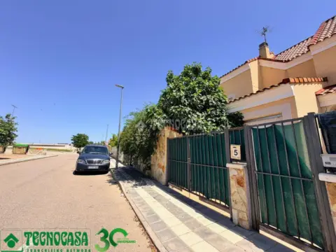 Casa pareada en Albarreal de Tajo