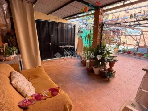 Casa adosada en calle de Gloria Fuertes