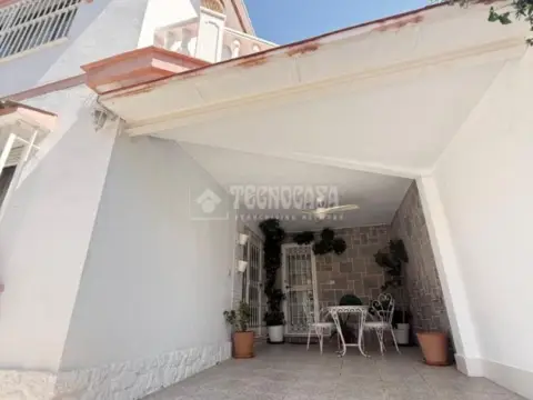 Casa unifamiliar en calle Martín de La Pl.