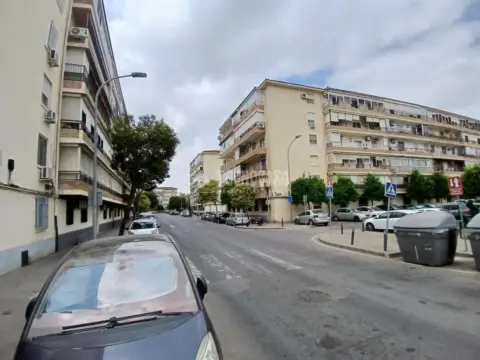 Piso en Parque Alcosa-Jardines del Edén