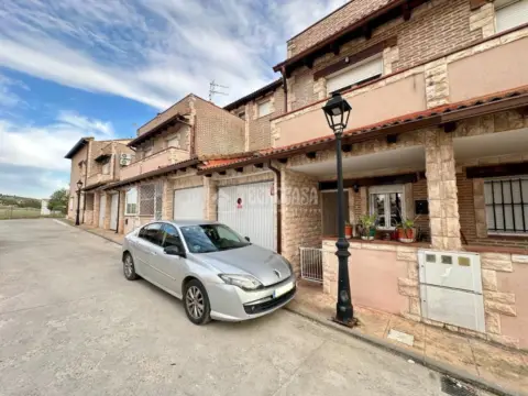 Casa adosada en Yebra