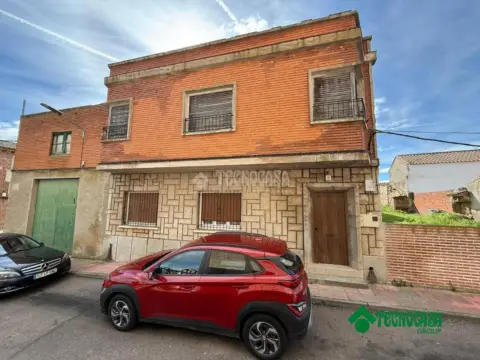 Casa adosada en Erustes