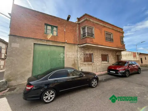 Casa adosada en Erustes