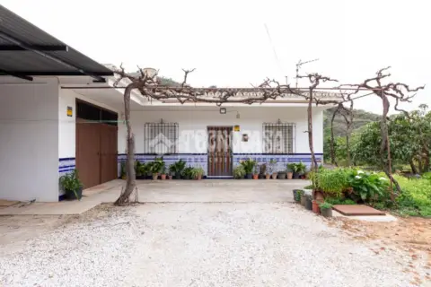 Casa rústica en Cútar