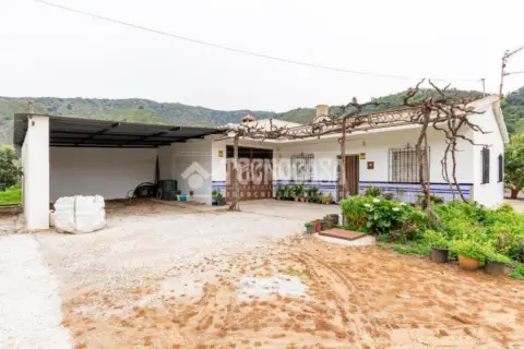 Casa rústica en Cútar