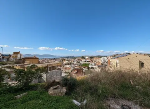 Terreno en calle de Petronio