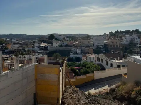 Terreno en calle de Petronio