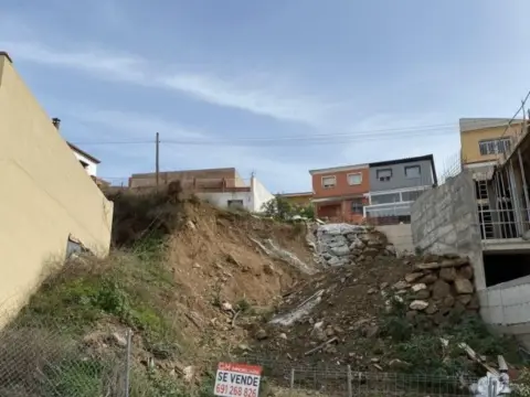 Terreno en calle de Petronio