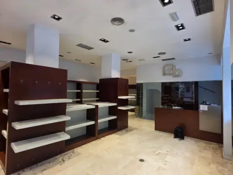 Local comercial en Avenida de Ramón y Cajal