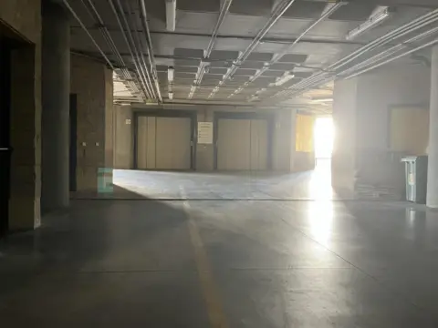 Nave industrial en Avenida de la Democracia