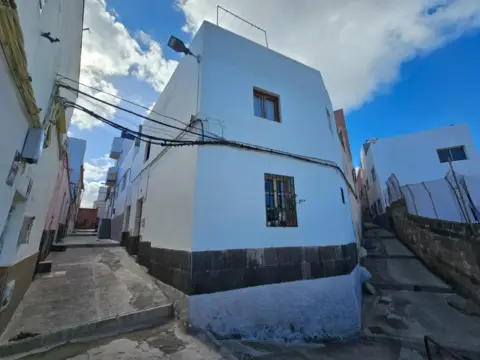 Casa rústica en calle Cantabria, 2