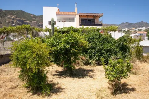 Casa pareada en calle de las Portadas, 1