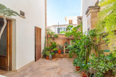 Casa adosada en Carrer d'En Calderó