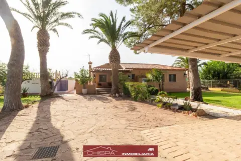Chalet en El Corralet - Bonanza - Tres Rutas