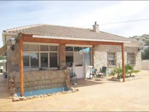 Chalet en La Alcana