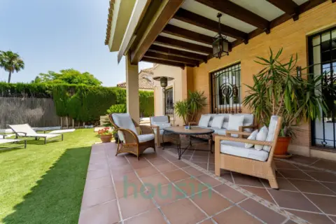 Chalet en calle de Bahuinias