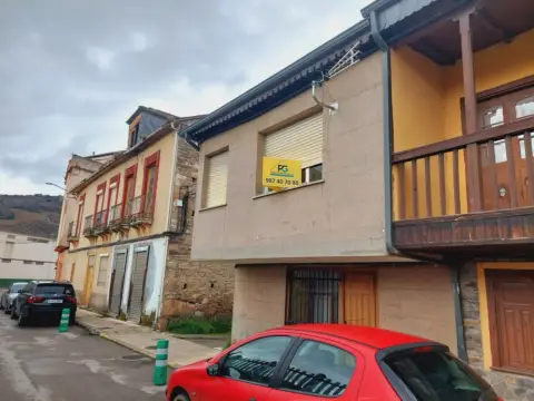 Casa pareada en calle del Ferrocarril, 20