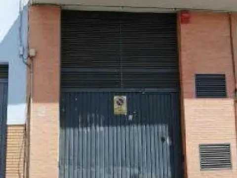 Garage in calle Lucena del Puerto