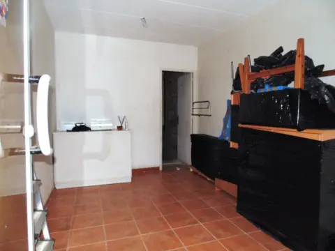 Local comercial en Carrer de Lusitània, 25