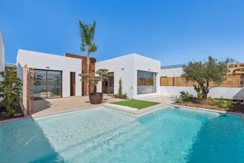 Chalet en Las Lomas del Rame-Bahía Bella