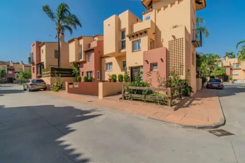Casa adosada en calle Río Tajo