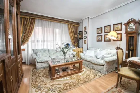 Piso en calle de Macías Picavea