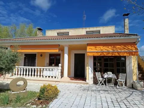 Chalet en De Valladolid - La Pedraja de Portillo